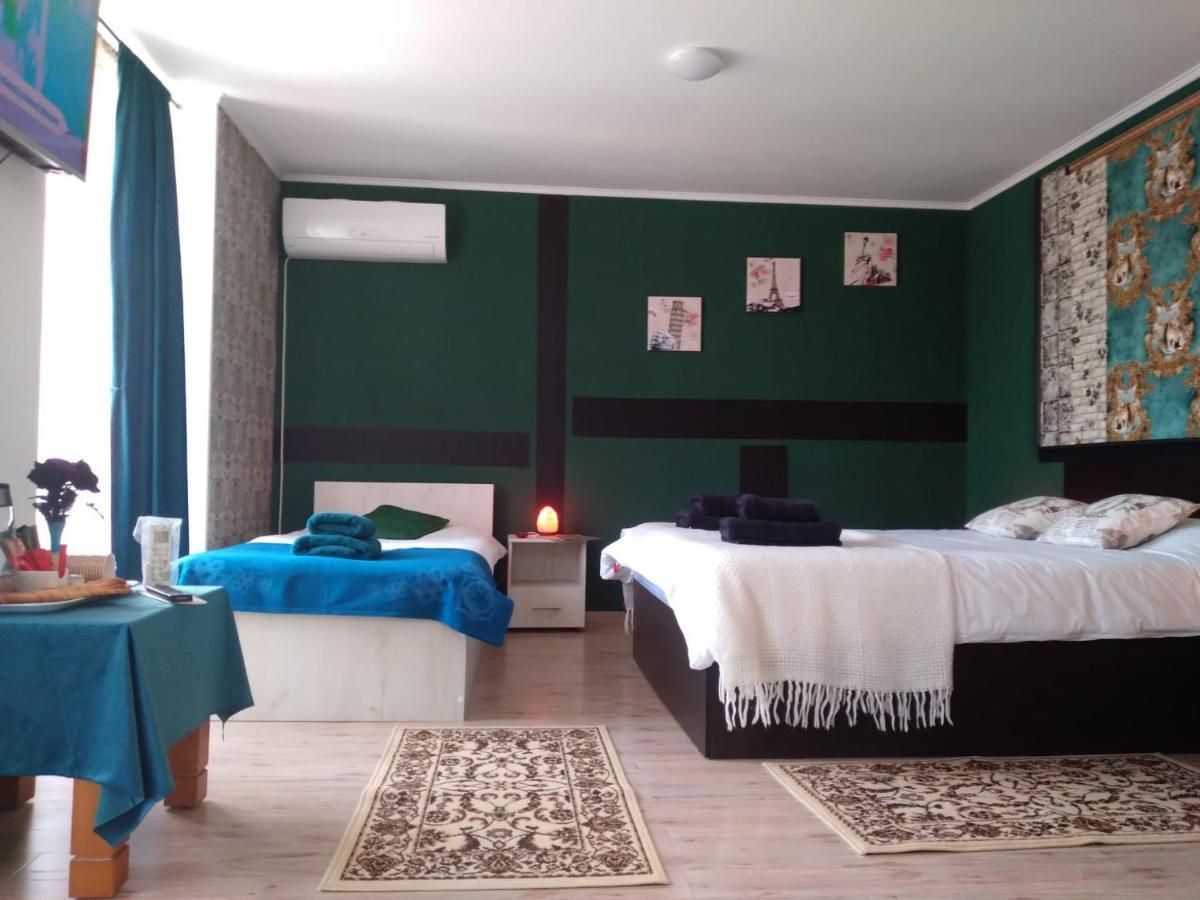 White House Guest House Hunedoara Esterno foto